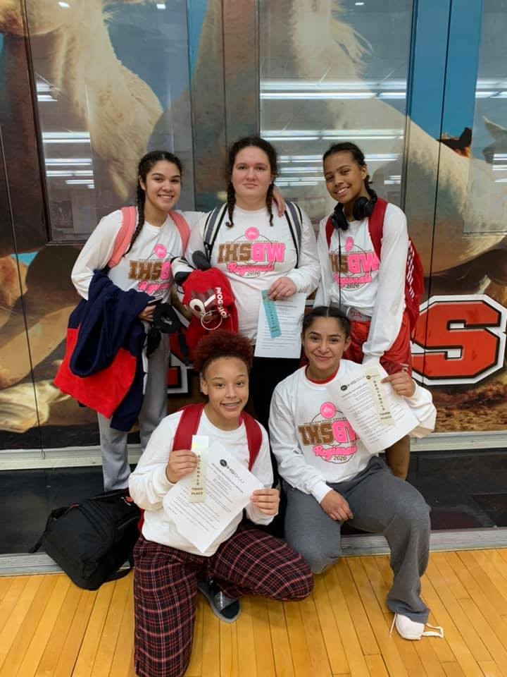 girls-wrestling-group-pic