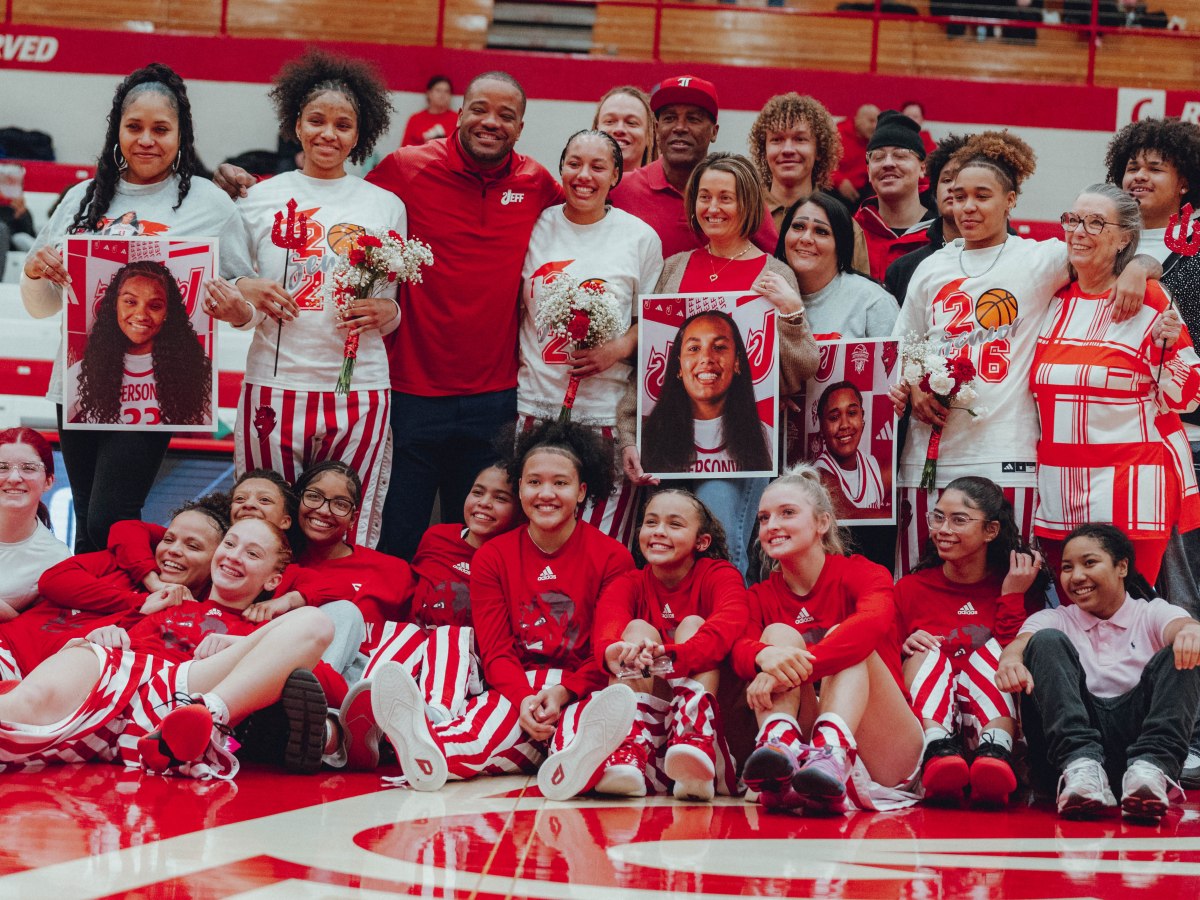 Red Devils defeat Seymour 69-41 on Senior&nbsp;Night